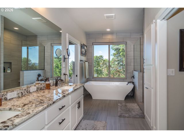 1232 SOUTHRIDGE Way, Roseburg, OR 97470