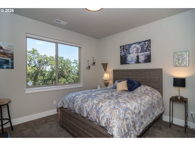 1232 SOUTHRIDGE Way, Roseburg, OR 97470