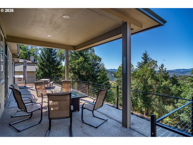 1232 SOUTHRIDGE Way, Roseburg, OR 97470