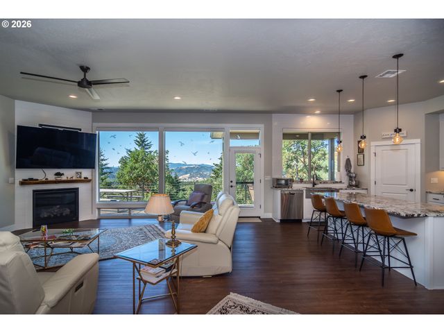 1232 SOUTHRIDGE Way, Roseburg, OR 97470