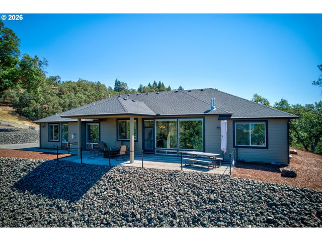 1232 SOUTHRIDGE Way, Roseburg, OR 97470