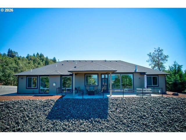 1232 SOUTHRIDGE Way, Roseburg, OR 97470