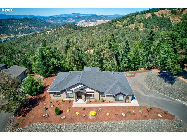 1232 SOUTHRIDGE Way, Roseburg, OR 97470