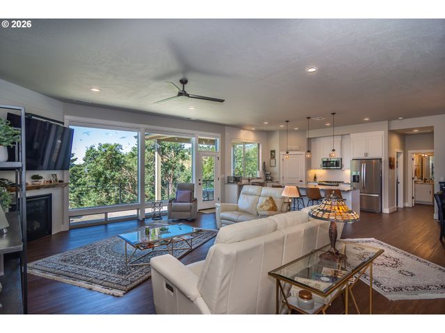 1232 SOUTHRIDGE Way, Roseburg, OR 97470