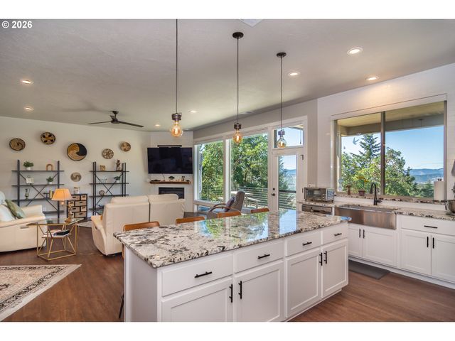 1232 SOUTHRIDGE Way, Roseburg, OR 97470