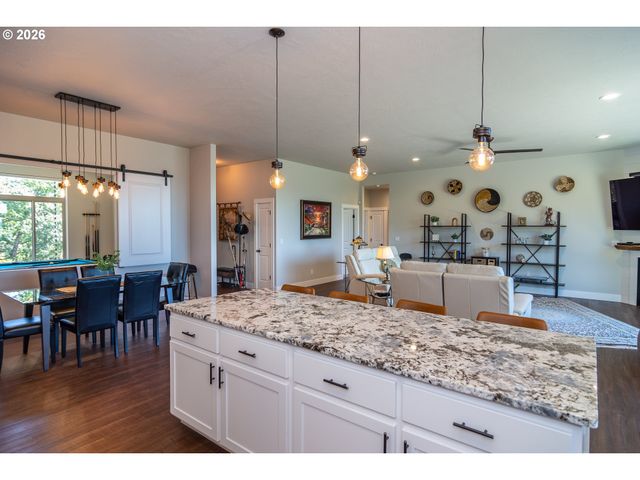 1232 SOUTHRIDGE Way, Roseburg, OR 97470