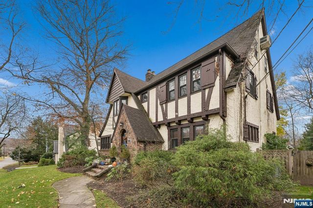 54 Joyce Road, Tenafly, NJ 07670
