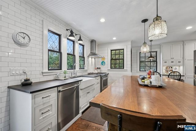 54 Joyce Road, Tenafly, NJ 07670