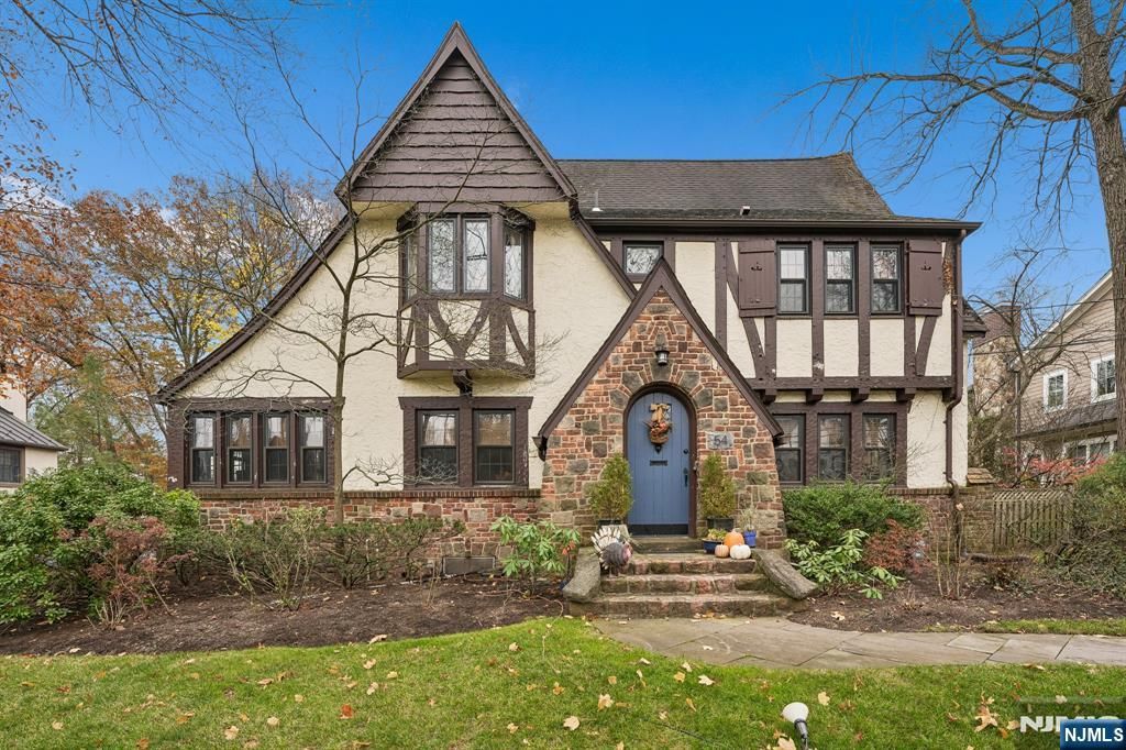 54 Joyce Road, Tenafly, NJ 07670