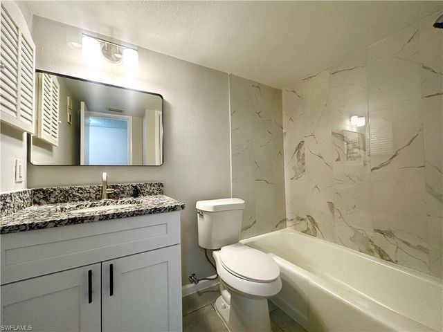 4906 Victoria DR 103, Cape Coral, FL 33904