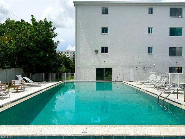 4906 Victoria DR 103, Cape Coral, FL 33904