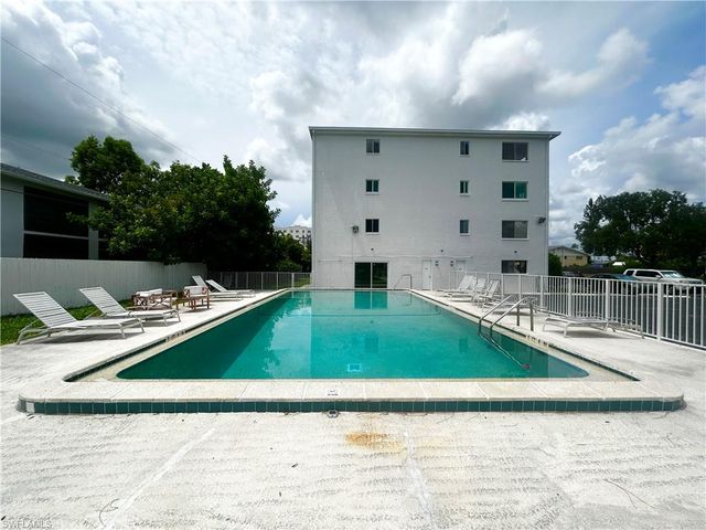4906 Victoria DR 103, Cape Coral, FL 33904