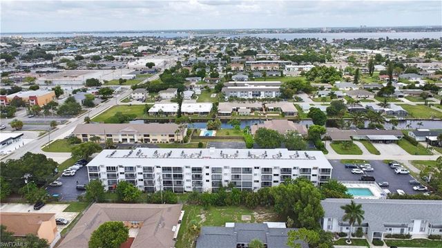 4906 Victoria DR 103, Cape Coral, FL 33904