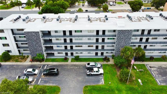 4906 Victoria DR 103, Cape Coral, FL 33904