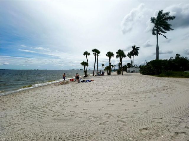 4906 Victoria DR 103, Cape Coral, FL 33904