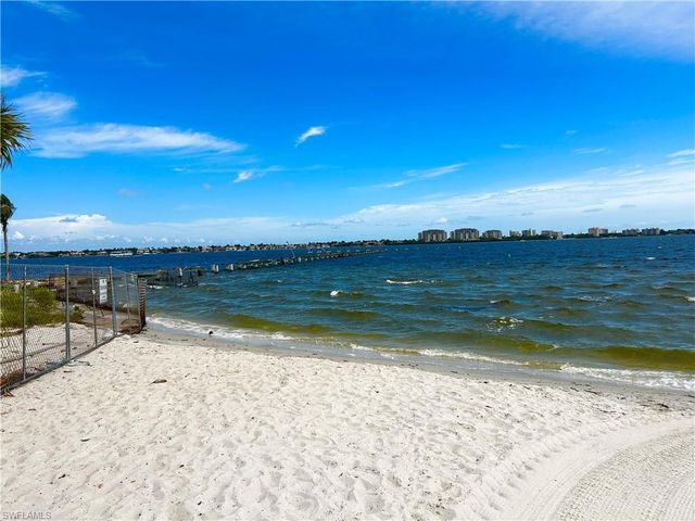 4906 Victoria DR 103, Cape Coral, FL 33904