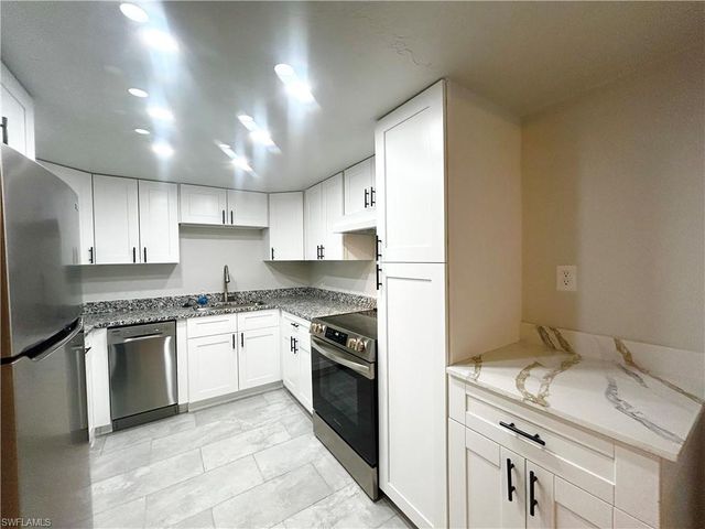 4906 Victoria DR 103, Cape Coral, FL 33904