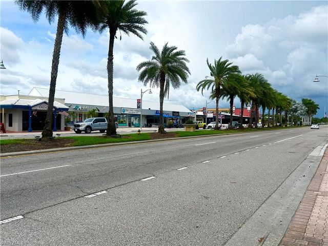 4906 Victoria DR 103, Cape Coral, FL 33904