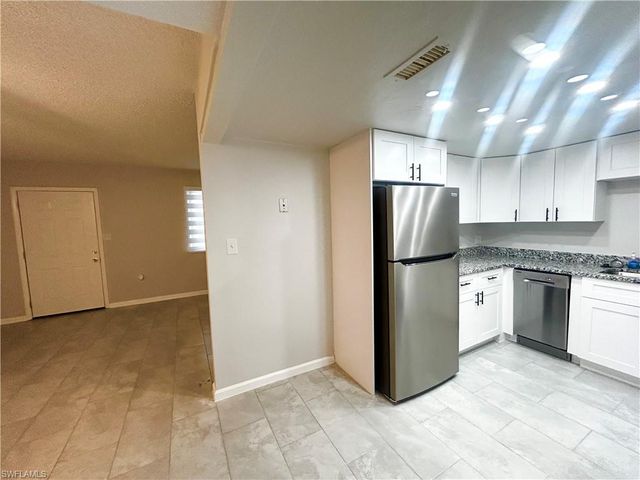 4906 Victoria DR 103, Cape Coral, FL 33904
