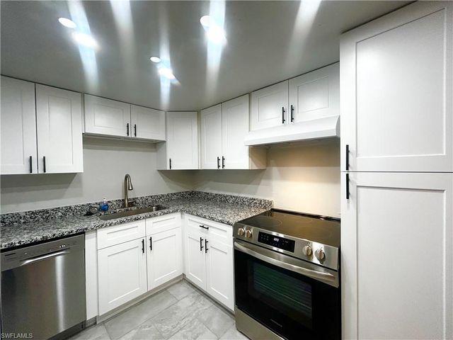 4906 Victoria DR 103, Cape Coral, FL 33904