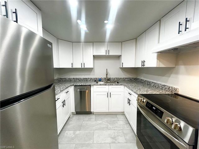 4906 Victoria DR 103, Cape Coral, FL 33904