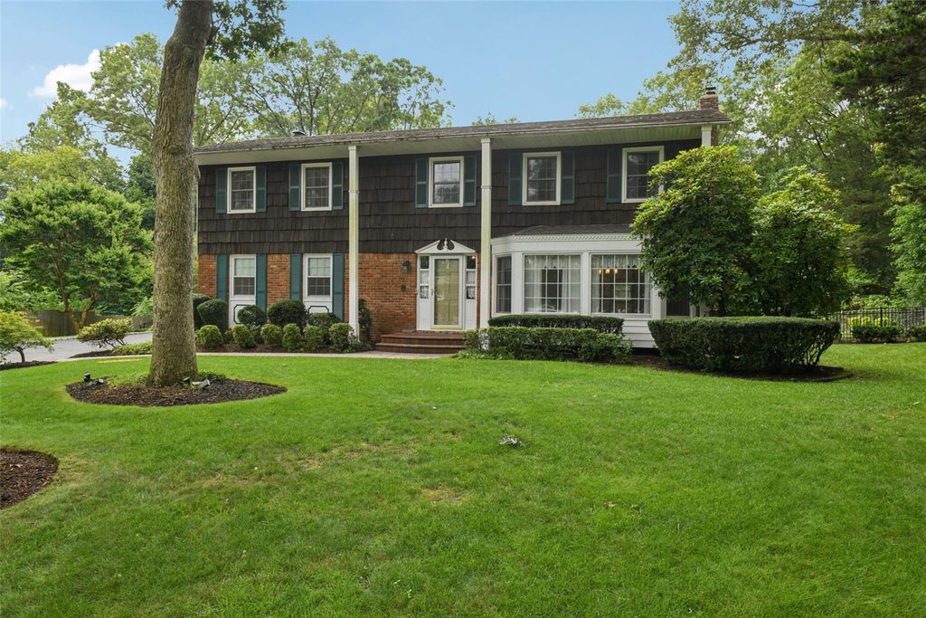 5 Lewis Court, East Northport, NY 11731