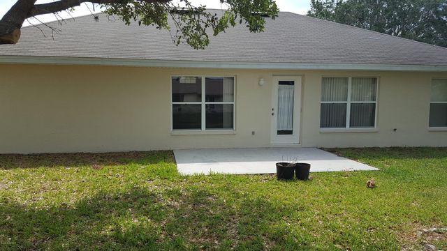 154 Bamboo Avenue SE, Palm Bay, FL 32909