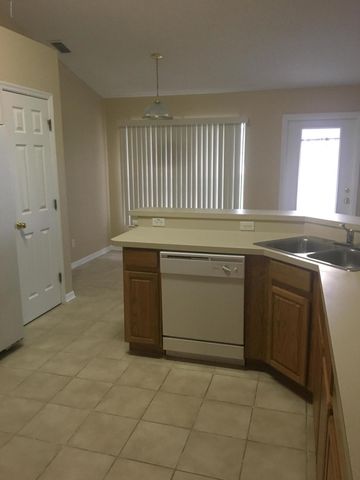 154 Bamboo Avenue SE, Palm Bay, FL 32909