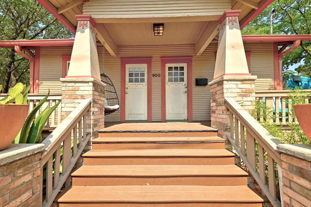 900 W Lynn ST, Austin, TX 78703