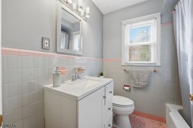 448 Cristiani St, Roselle Boro, NJ 07203