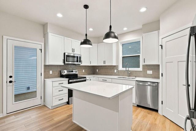 2809 Crinkle Root Drive, Fitchburg, WI 53711
