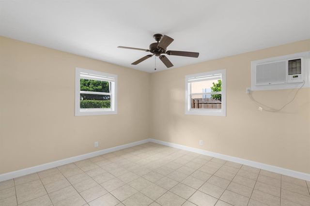 615 NE 7th Avenue, Boynton Beach, FL 33435