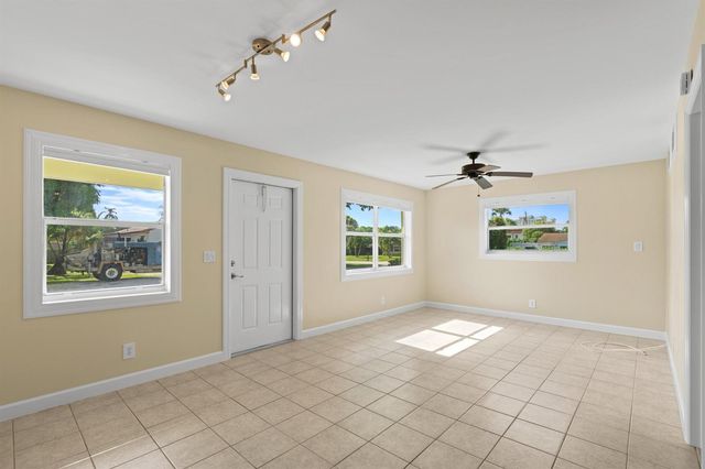 615 NE 7th Avenue, Boynton Beach, FL 33435
