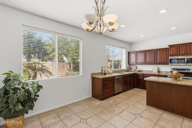 6738 W WAHALLA Lane, Glendale, AZ 85308