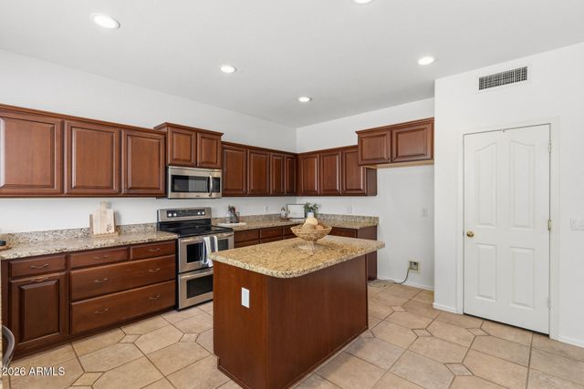 6738 W WAHALLA Lane, Glendale, AZ 85308