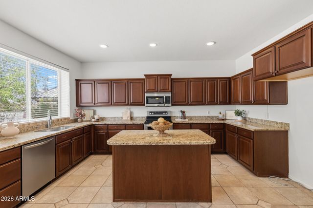 6738 W WAHALLA Lane, Glendale, AZ 85308