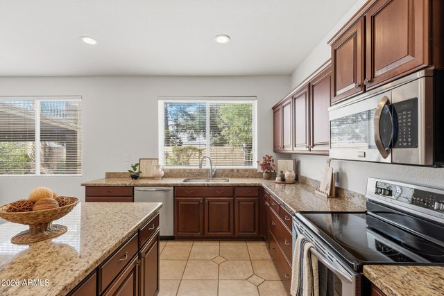 6738 W WAHALLA Lane, Glendale, AZ 85308