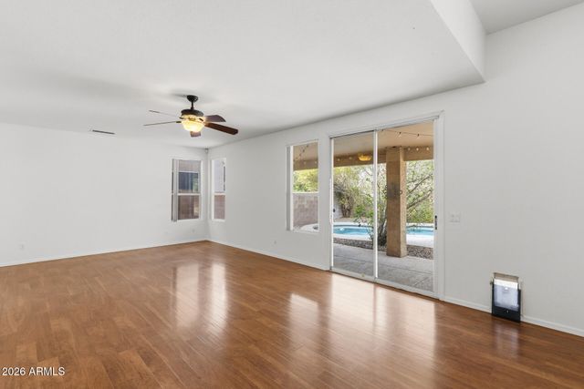 6738 W WAHALLA Lane, Glendale, AZ 85308