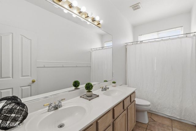 6738 W WAHALLA Lane, Glendale, AZ 85308
