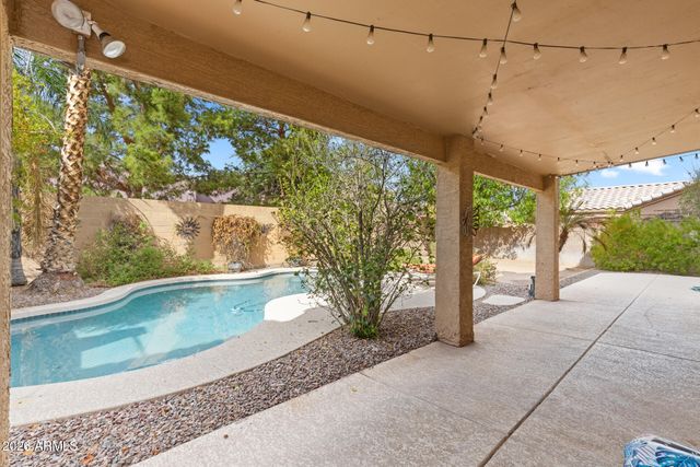 6738 W WAHALLA Lane, Glendale, AZ 85308