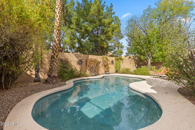 6738 W WAHALLA Lane, Glendale, AZ 85308
