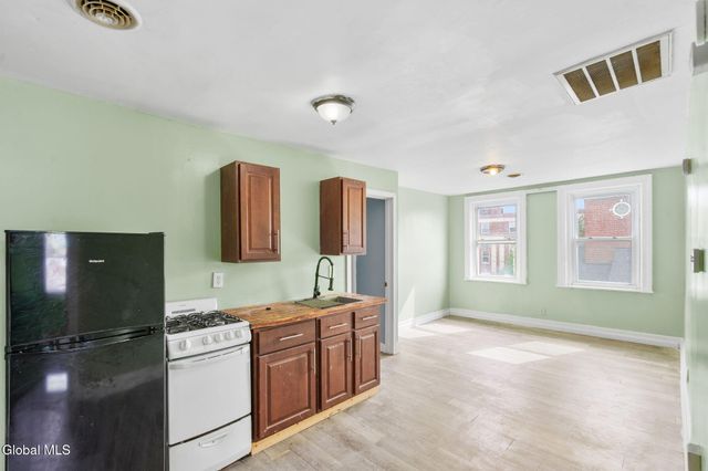 5 West Street, Albany, NY 12206