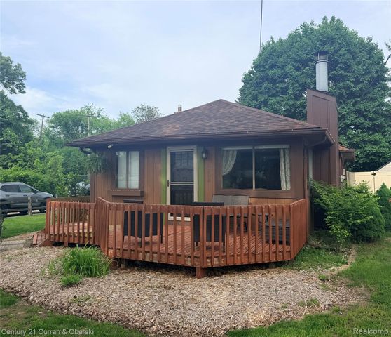 8303 Lagoon Street, Commerce Charter Township, MI 48382