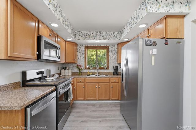 8303 Lagoon Street, Commerce Charter Township, MI 48382