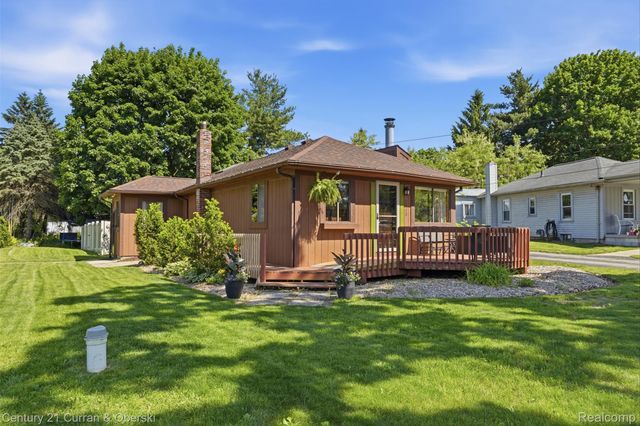 8303 Lagoon Street, Commerce Charter Township, MI 48382