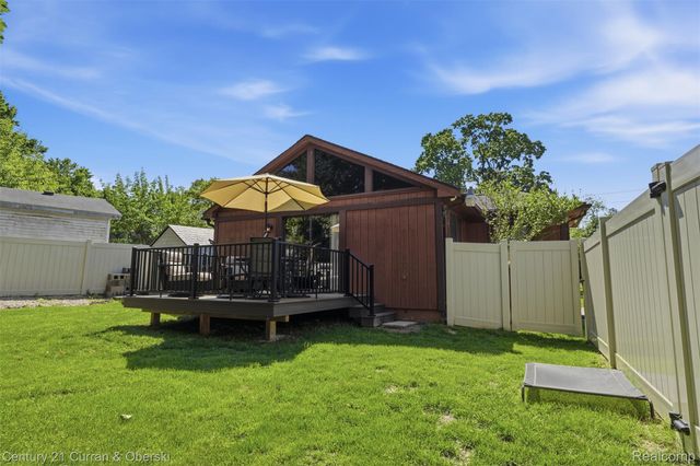 8303 Lagoon Street, Commerce Charter Township, MI 48382