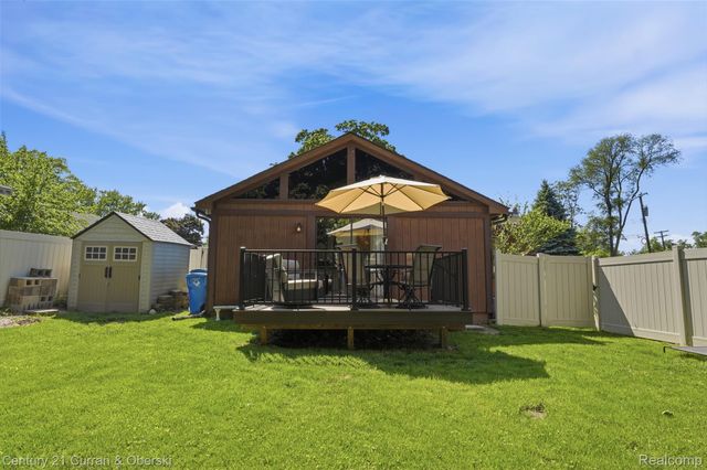 8303 Lagoon Street, Commerce Charter Township, MI 48382