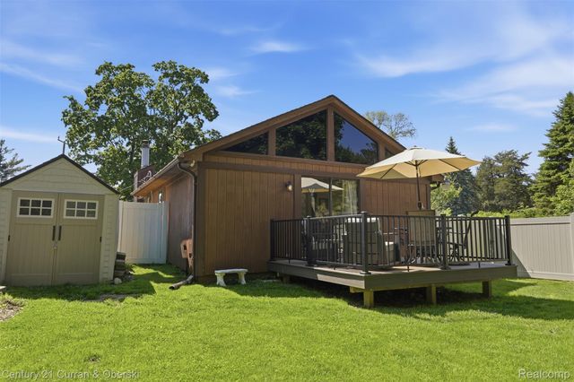 8303 Lagoon Street, Commerce Charter Township, MI 48382