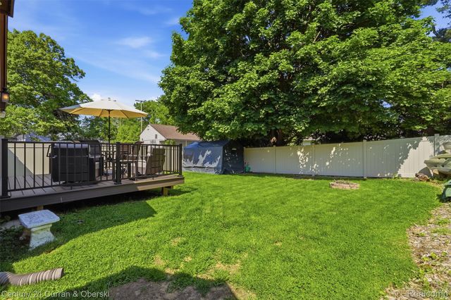 8303 Lagoon Street, Commerce Charter Township, MI 48382