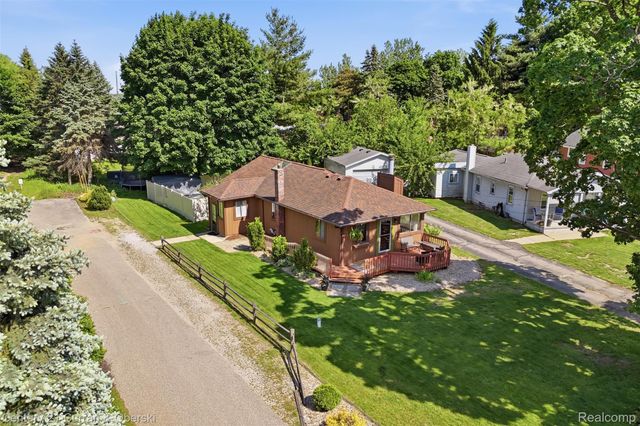 8303 Lagoon Street, Commerce Charter Township, MI 48382